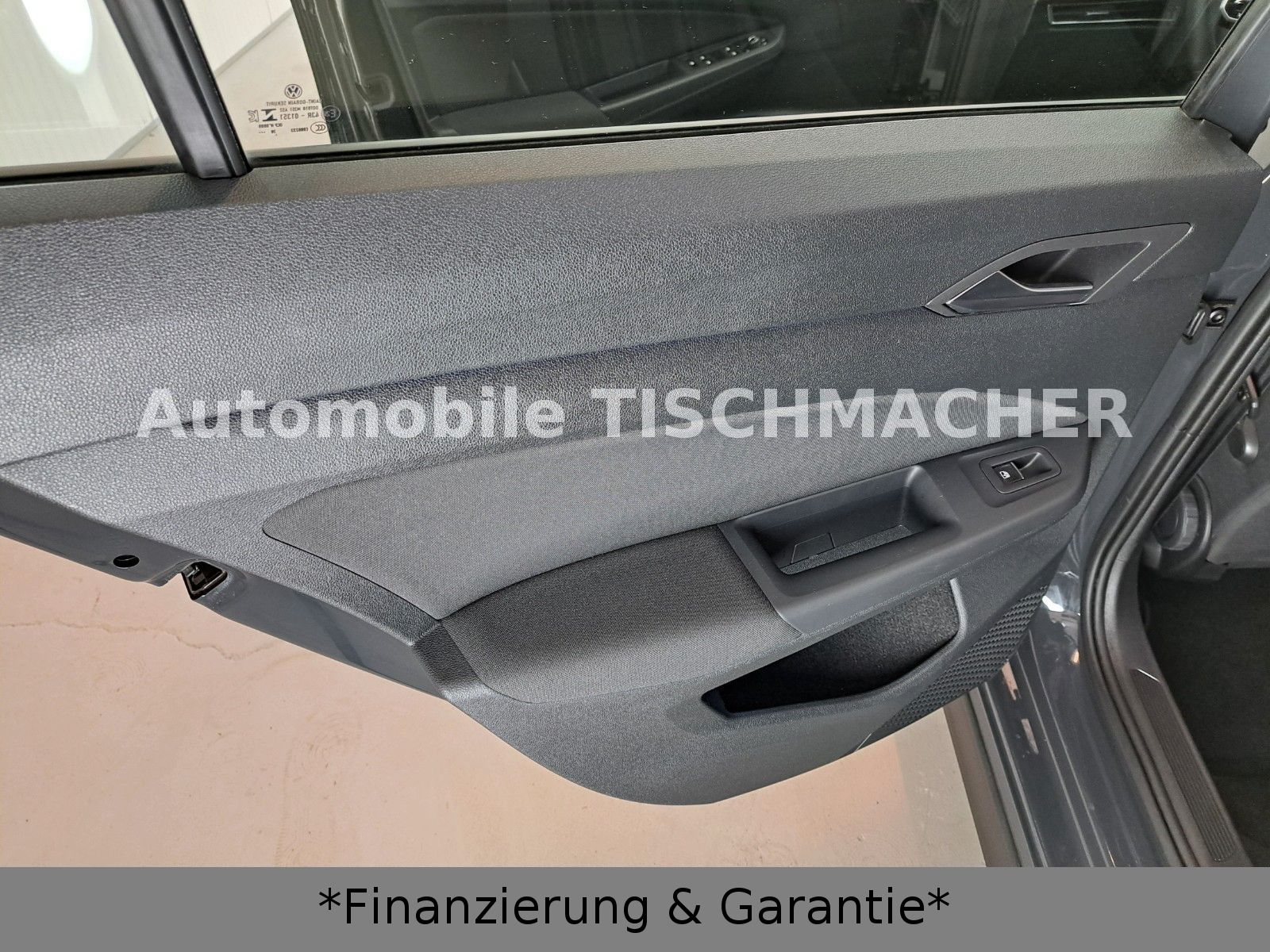 Volkswagen Golf VIII DSG - Samsaru's Car Outlet