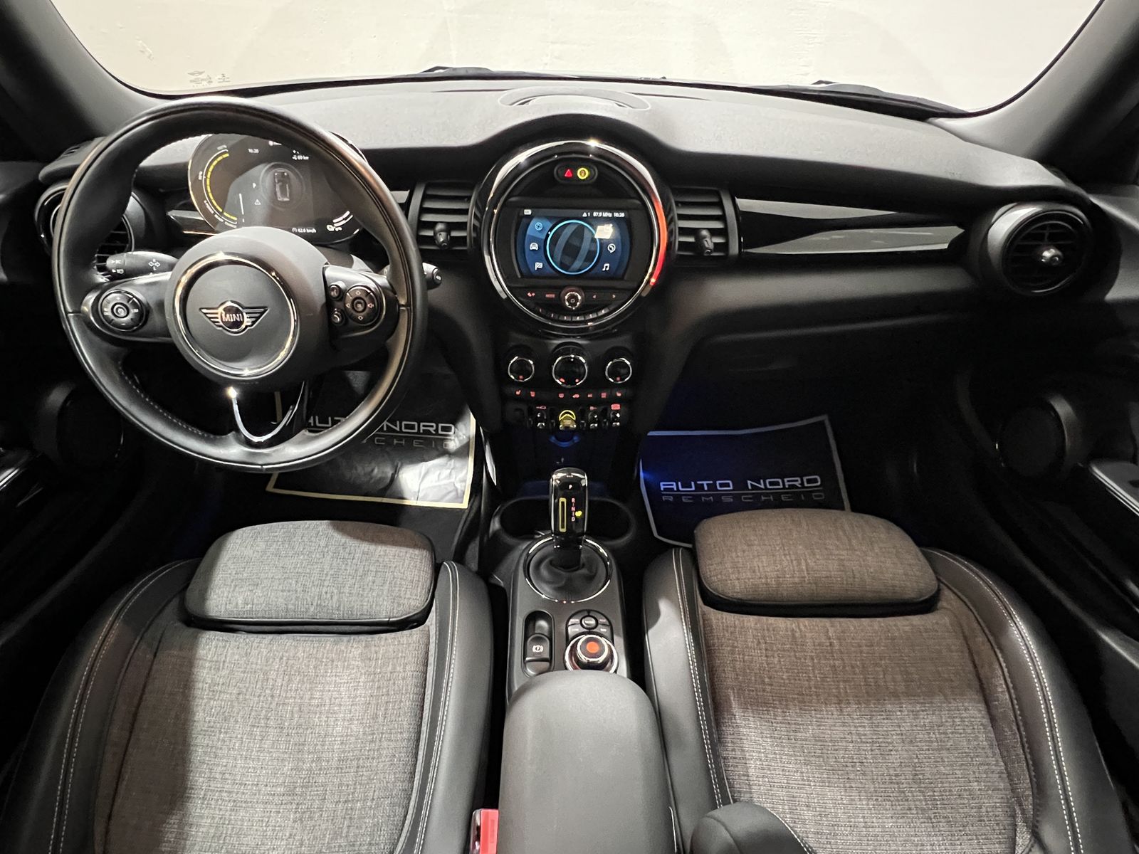 MINI Cooper SE Trim - Samsaru's Car Outlet