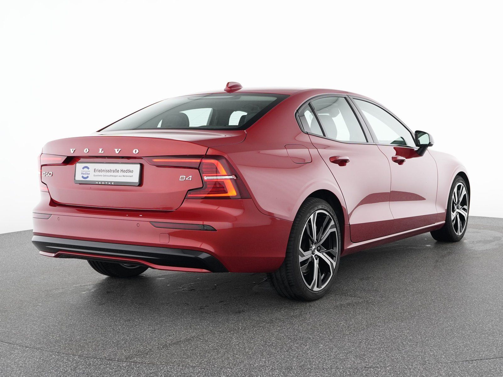 Volvo S60 B4 Benzin Plus Dark 19"+VOLL-LED+ACC+WSS-HZG