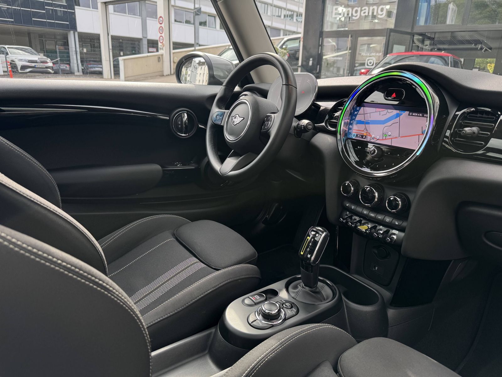 MINI Cooper SE - Samsaru's Car Outlet