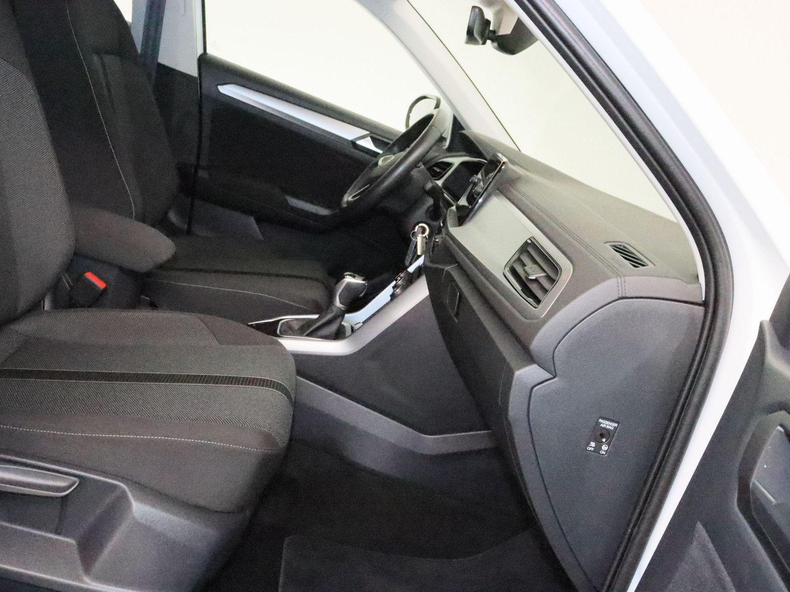 Volkswagen T-Roc 1.5 TSI Life - Samsaru's Car Outlet