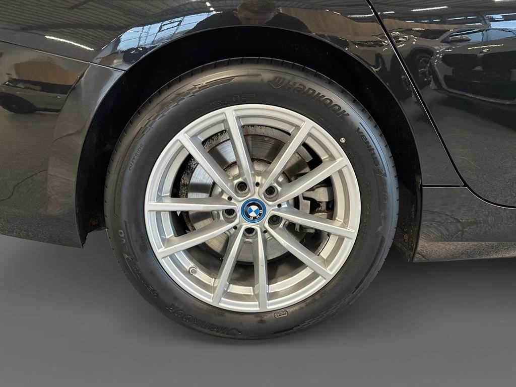 BMW 330e Touring xDrive AHK+ACC+Innovation+SHZ