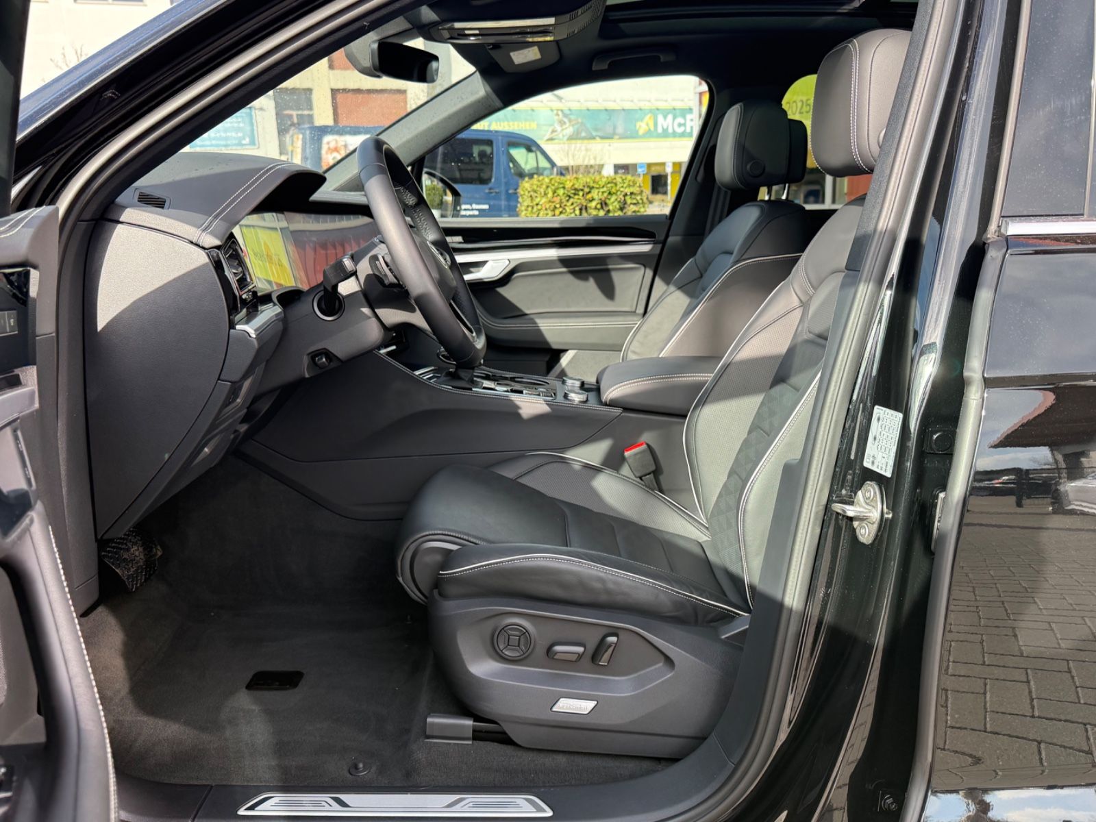 Volkswagen Touareg TDI Luft ACC Stdhzg AHK Pano Allradlenk