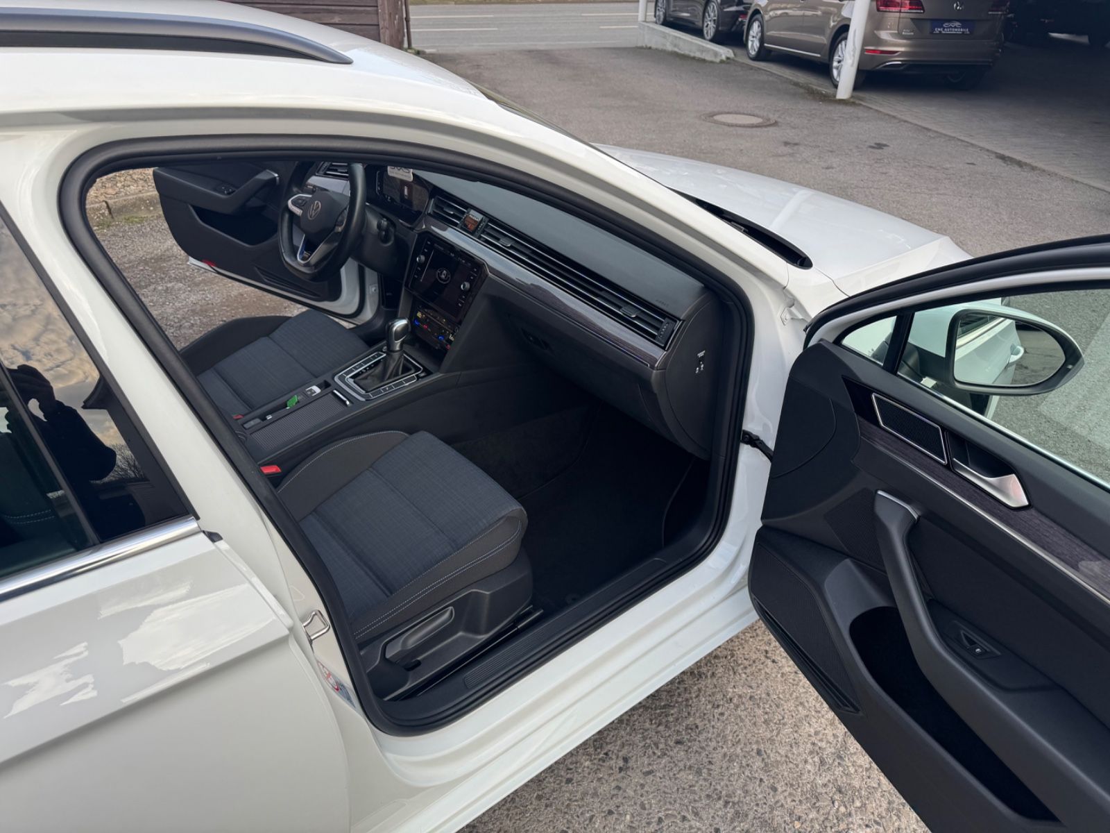 Volkswagen Passat Variant GTE DSG - Samsaru's Car Outlet