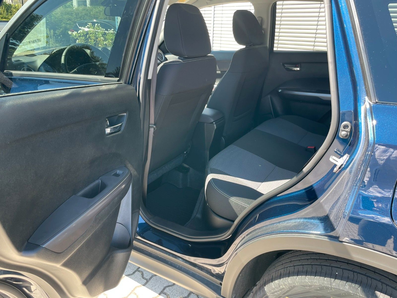Suzuki Vitara Hybrid Shinkai 4x2 - Samsaru's Car Outlet