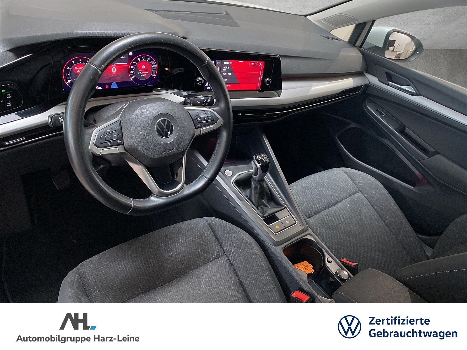 Volkswagen Golf VIII 1.5 TSI Life - Samsaru's Car Outlet