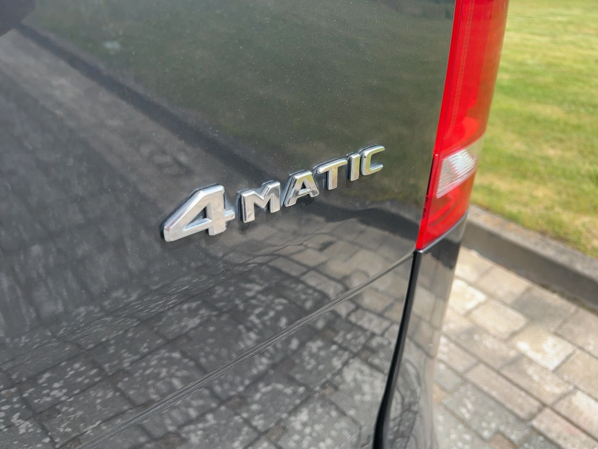 Mercedes-Benz V 300d 4M AMG Design Avantgarde - Samsaru's Car Outlet