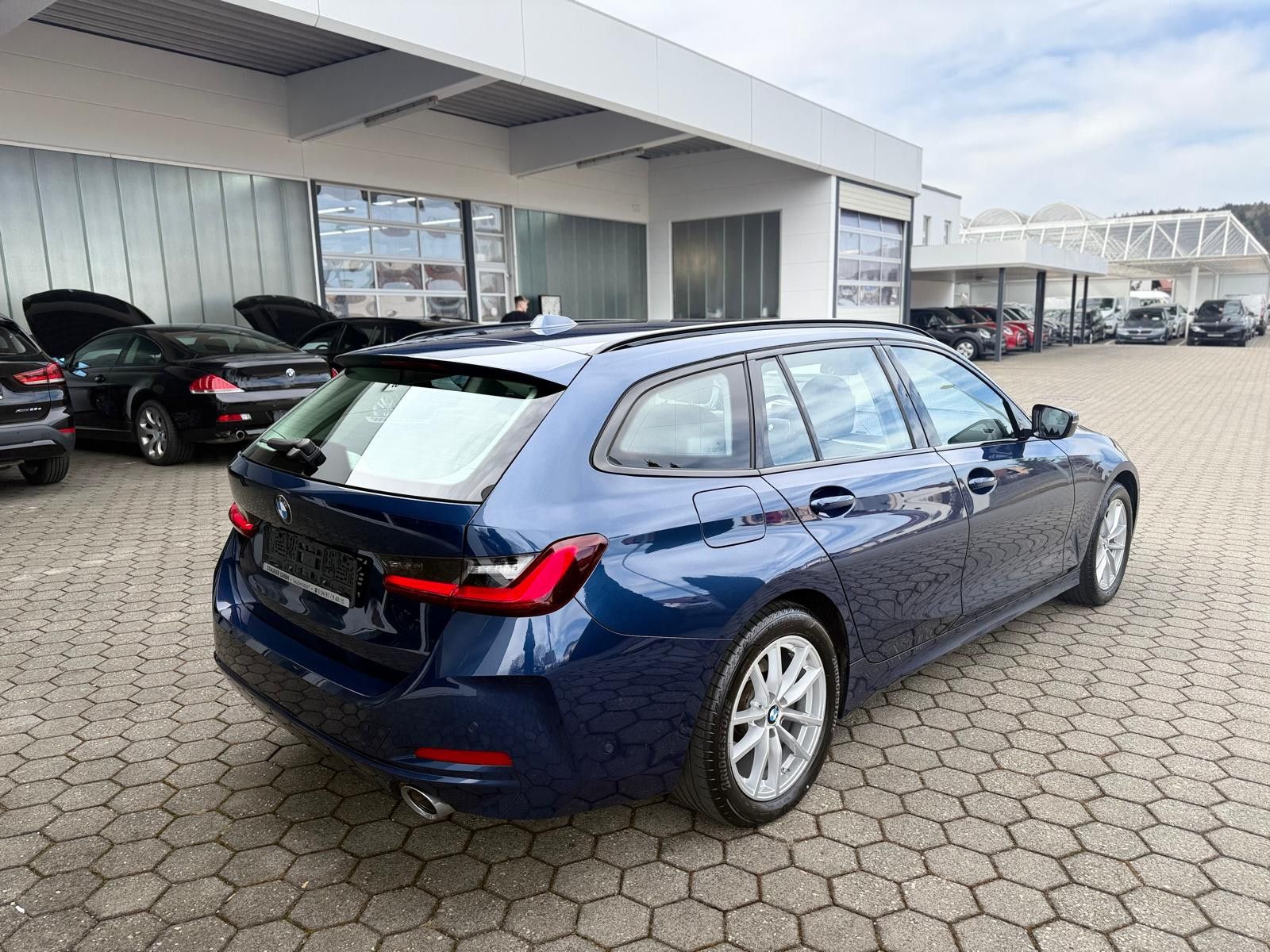 BMW 320 d Touring xDrive - Samsaru's Car Outlet