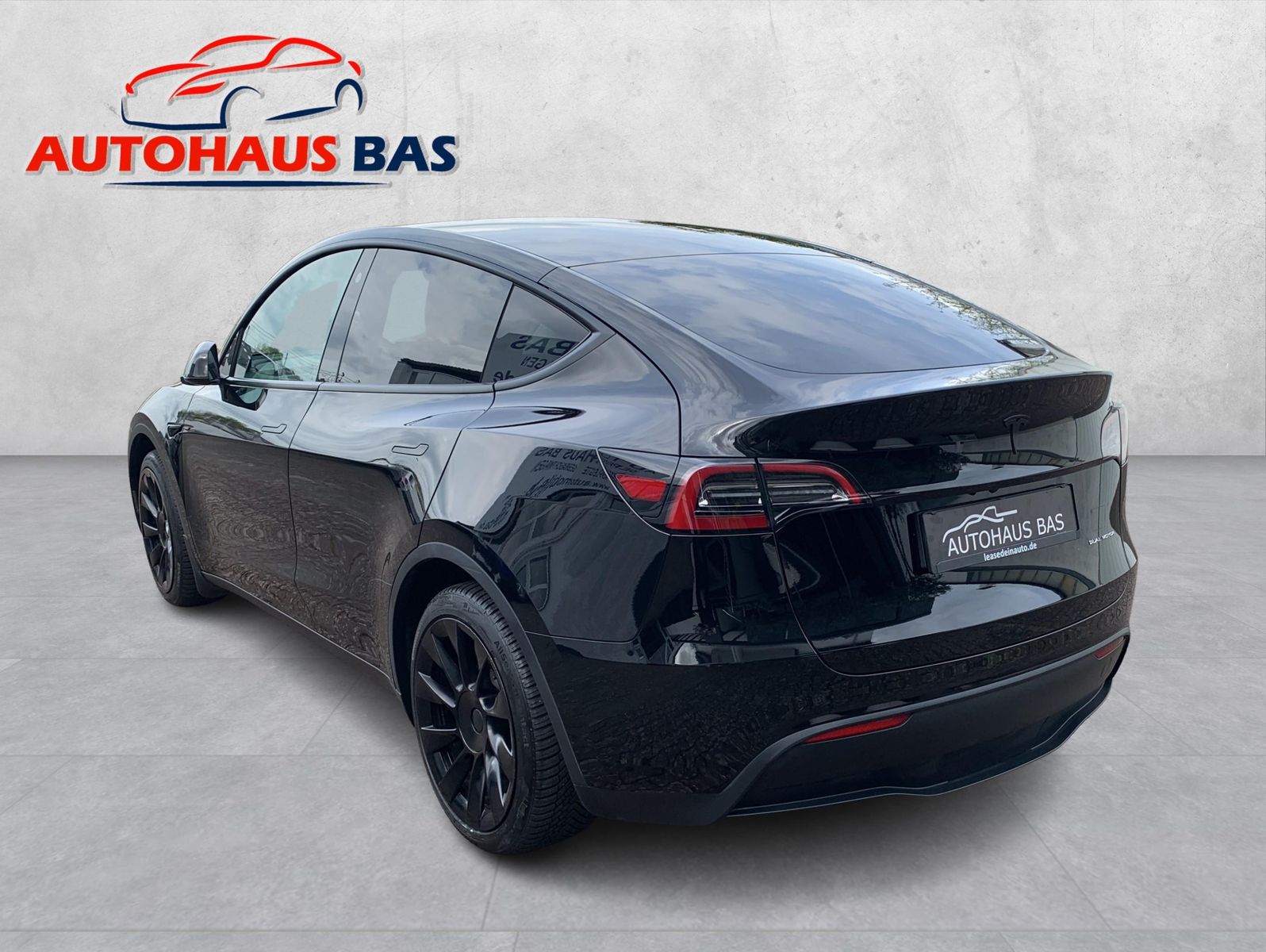 Tesla Model Y Long Range AWD* 1.Hand * Mwst ausweisbar