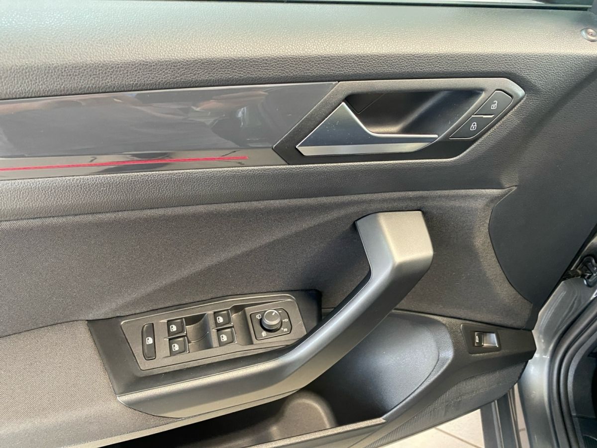 Volkswagen T-Roc Sport 1.5 TSI - Samsaru's Car Outlet