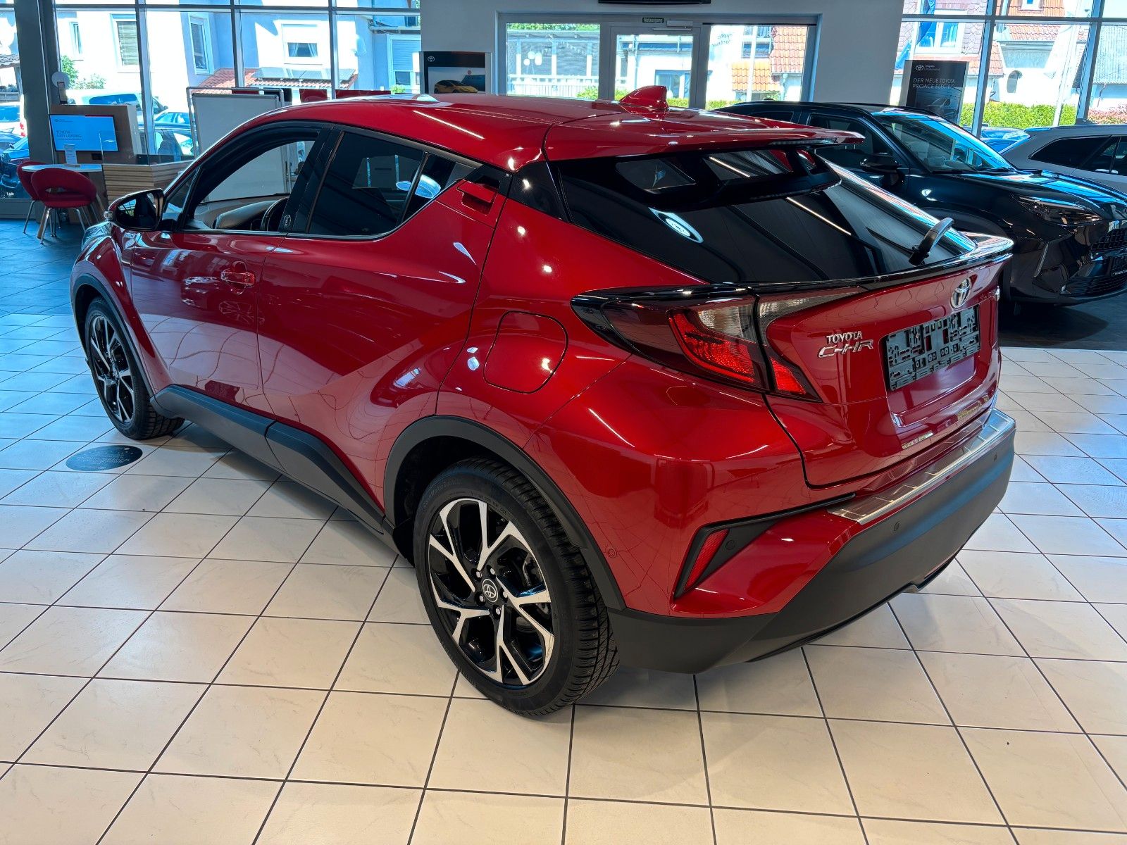 Toyota C-HR Hybrid Team D - Samsaru's Car Outlet