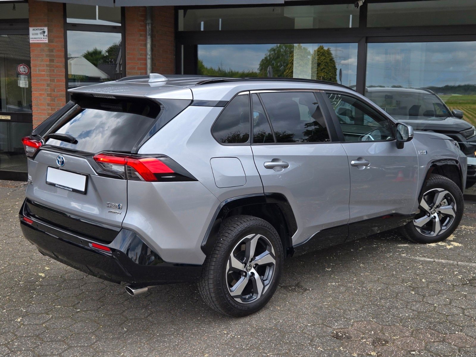 Toyota RAV 4 Hybrid Plug-in - Samsaru's Car Outlet