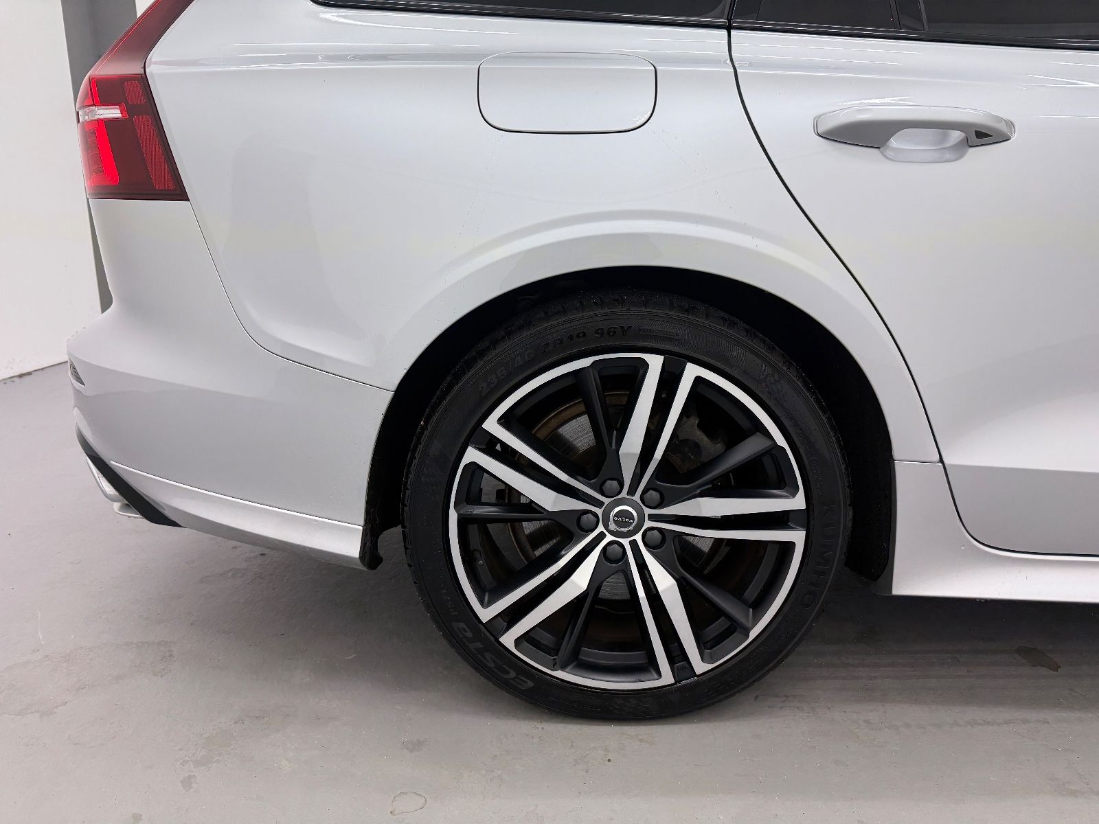 Volvo V60 Kombi Plus Dark Recharge Plug-In Hybrid AWD