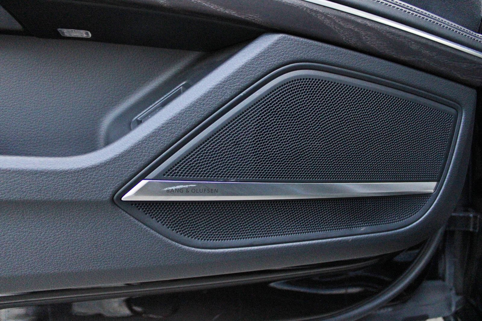 Audi A8 Lang 50TDI S LINE BLACK - Samsaru's Car Outlet