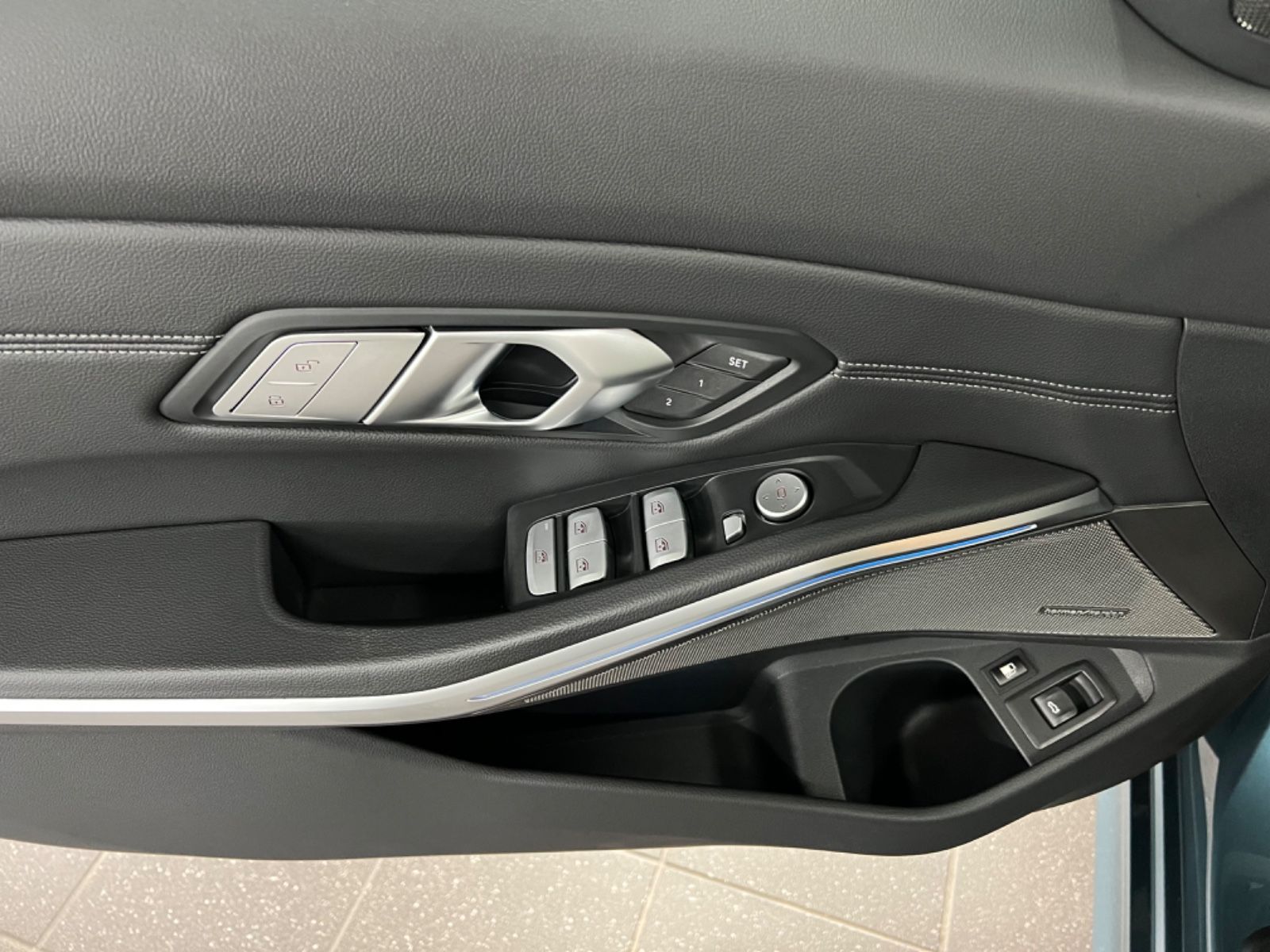BMW 330e Touring Luxury Line - Samsaru's Car Outlet