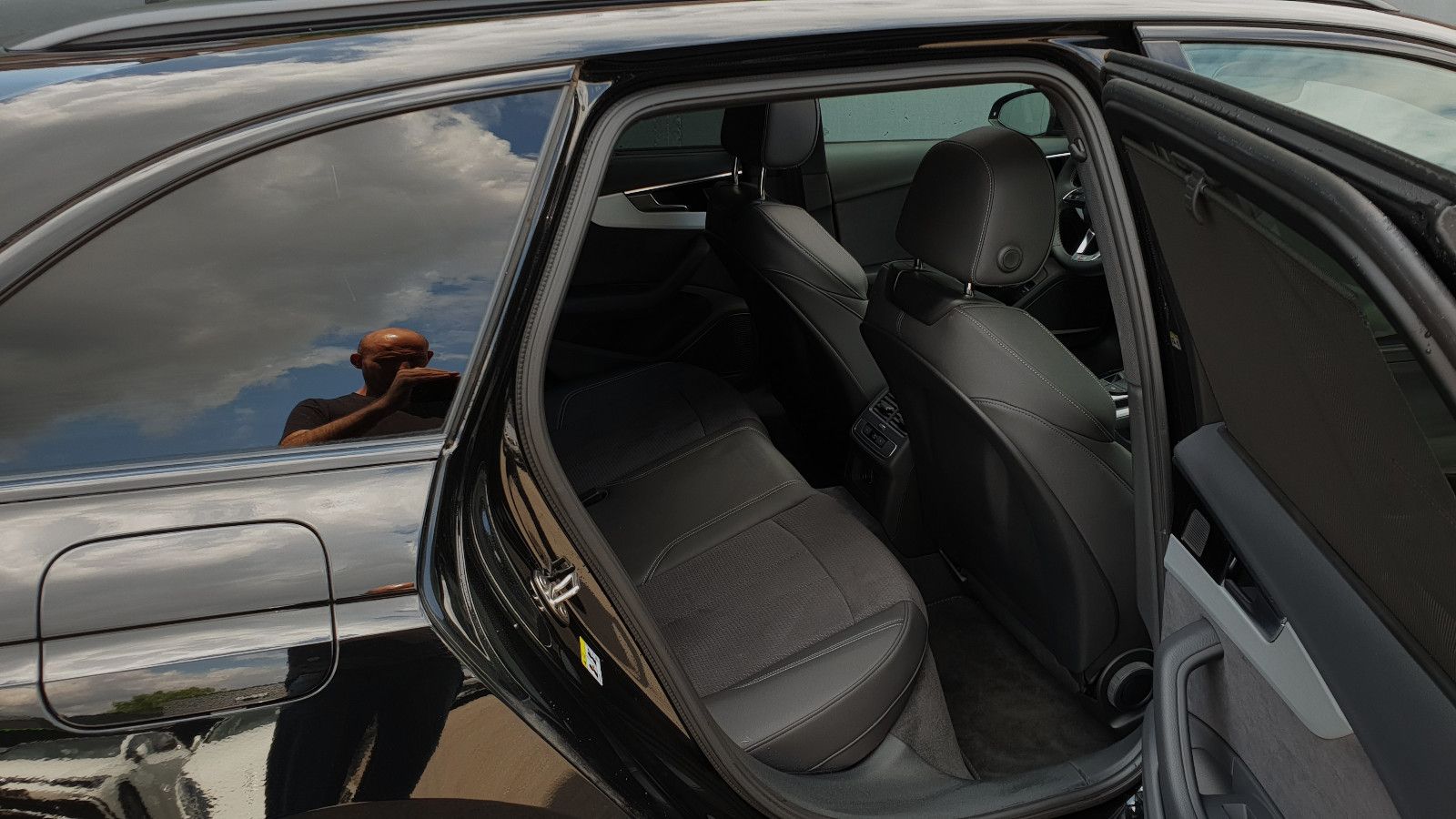 Audi A4 Avant 40 TFSI S tronic S Line - Samsaru's Car Outlet