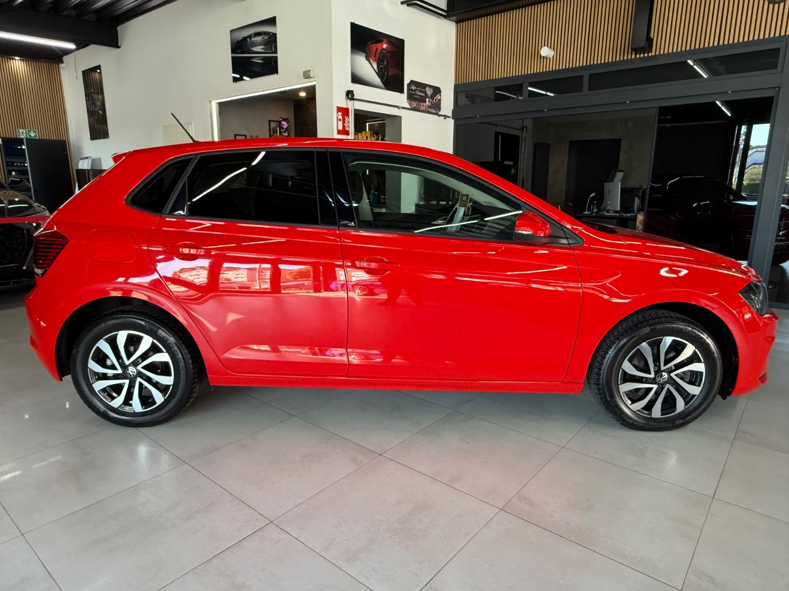 Volkswagen Polo 1.0 TSI Comfortline - Samsaru's Car Outlet