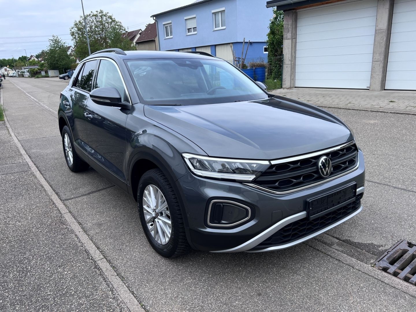 Volkswagen T-Roc 1.0TSI Life - Samsaru's Car Outlet