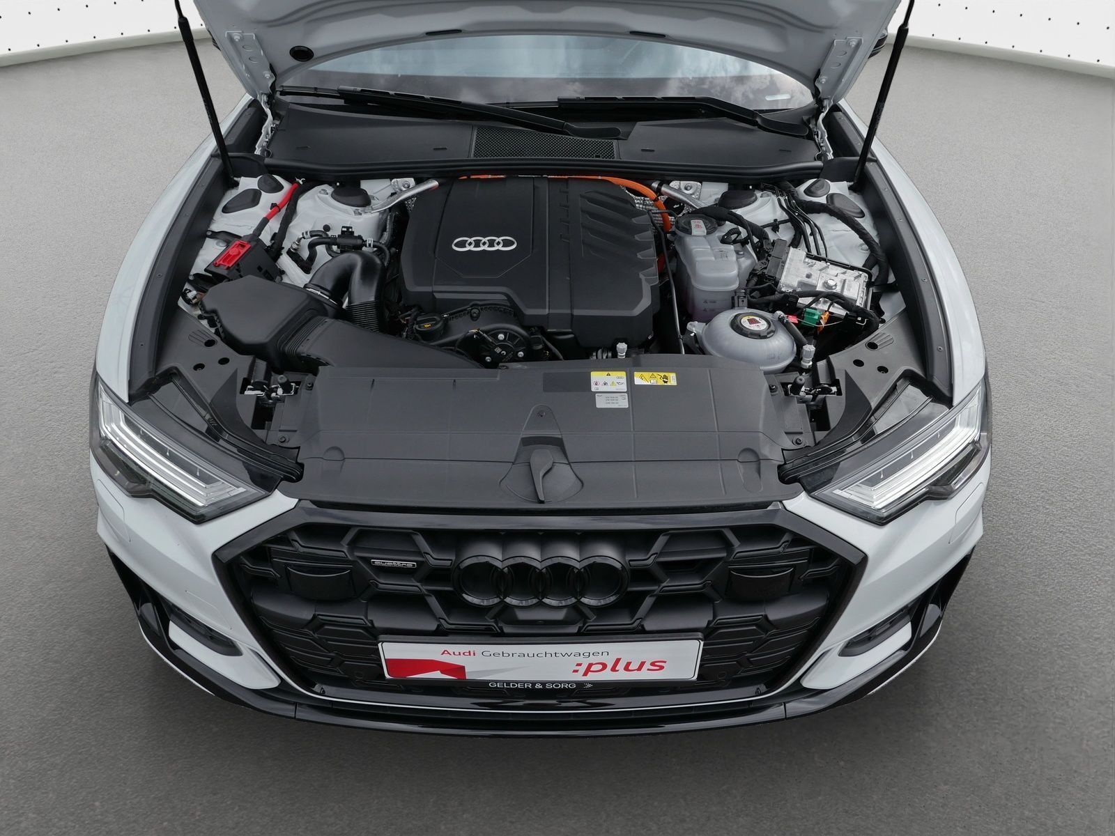 Audi A6 Avant 55 TFSI e qu. S line - Samsaru's Car Outlet