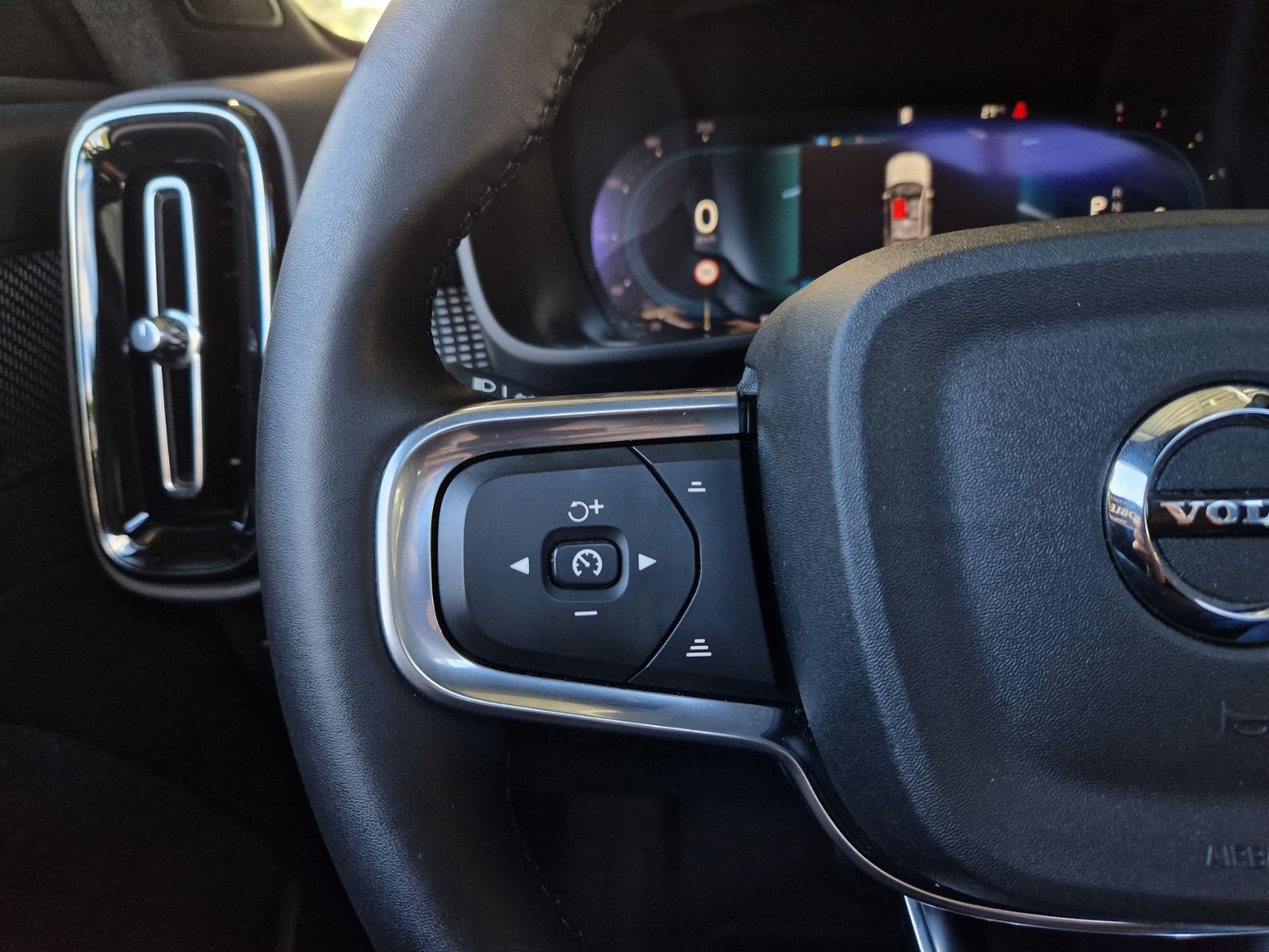 Volvo XC40 Ultra Dark PANO KLIMA ALU AHK NAVI