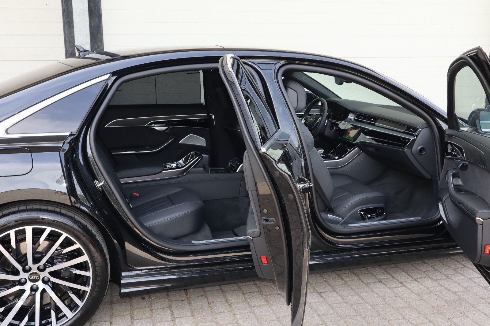 Audi A8L 60 TFSI e lang exclusive S-LINE - Samsaru's Car Outlet