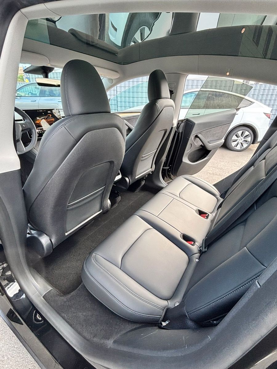 Tesla Model Y Basis RWD # black # AHK # MWST.