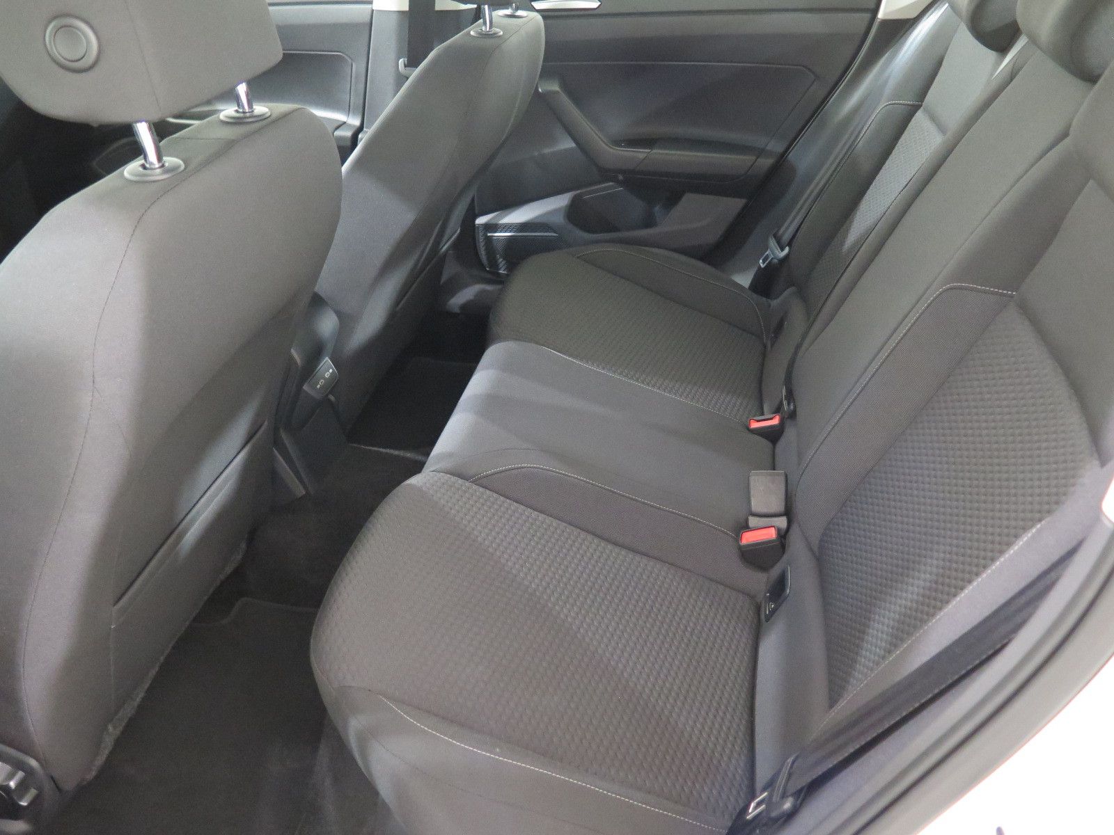 Volkswagen Polo VI Comfortline - Samsaru's Car Outlet