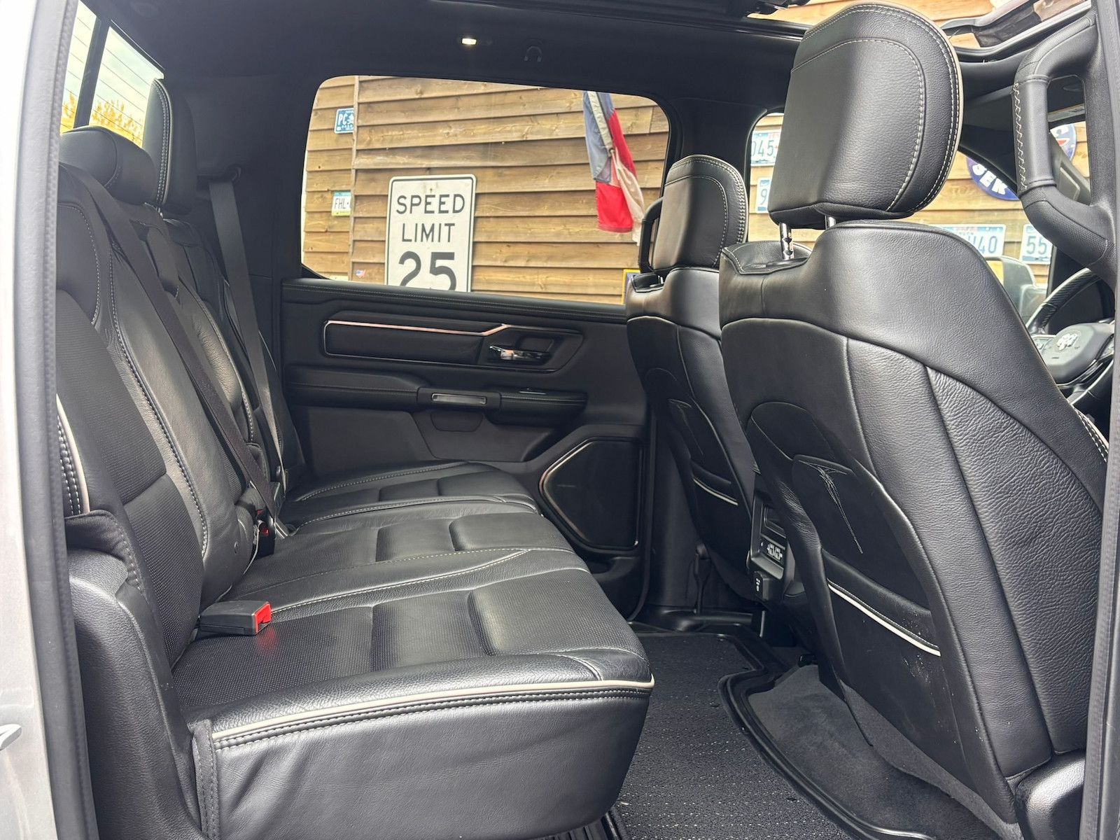 Dodge RAM 1500 5,7 Limited 4x4 LED Pano AHK Memory LPG
