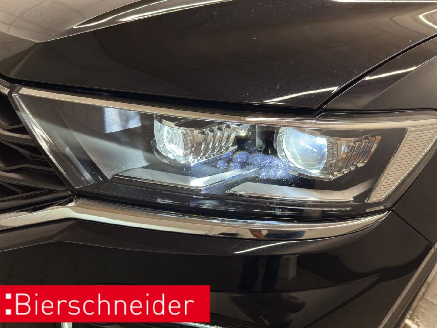 Volkswagen T-Roc 1.5 TSI DSG R-Line - Samsaru's Car Outlet