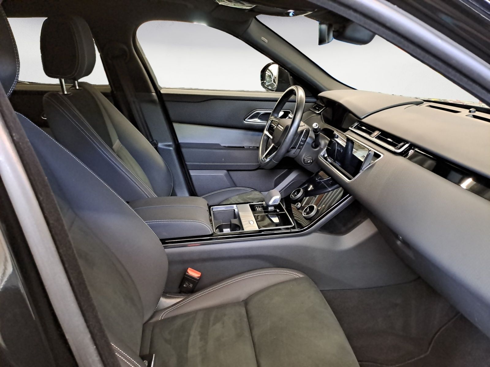 Range Rover Velar P400e R-Dynamic - Samsaru's Car Outlet