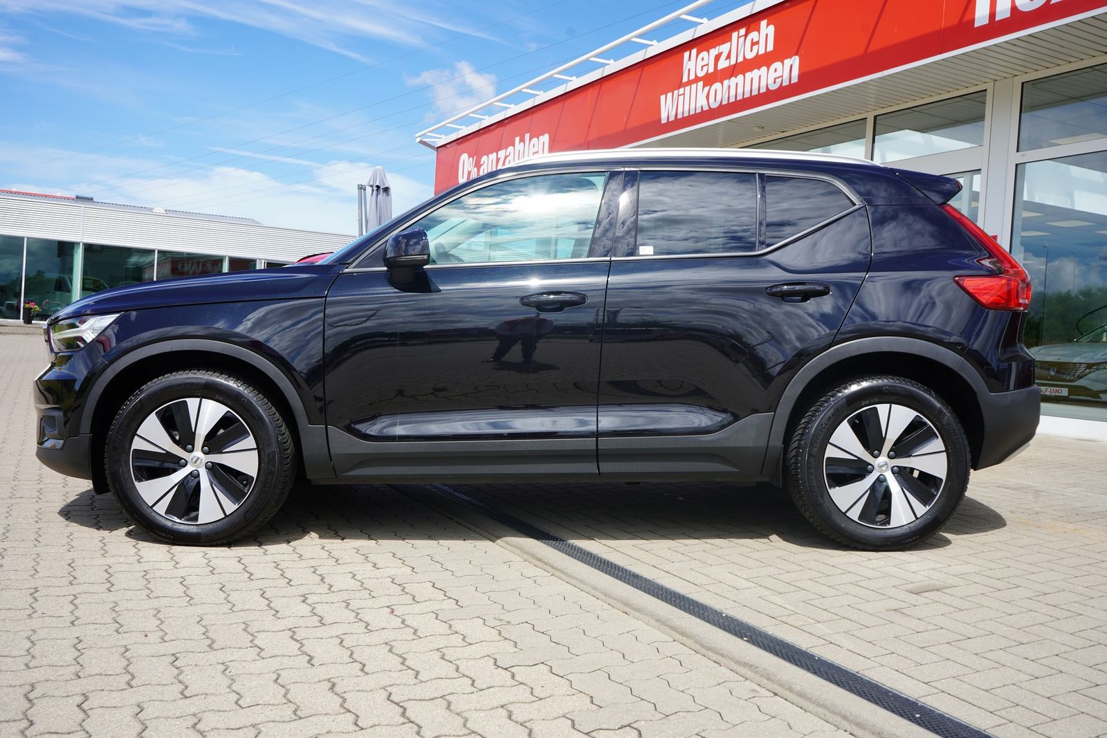 Volvo XC 40 T3 2WD Momentum Pro - Samsaru's Car Outlet