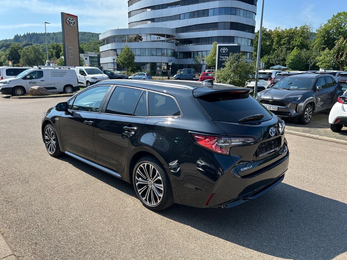 Toyota Corolla Touring Sports 2.0l Hybrid - Samsaru's Car Outlet