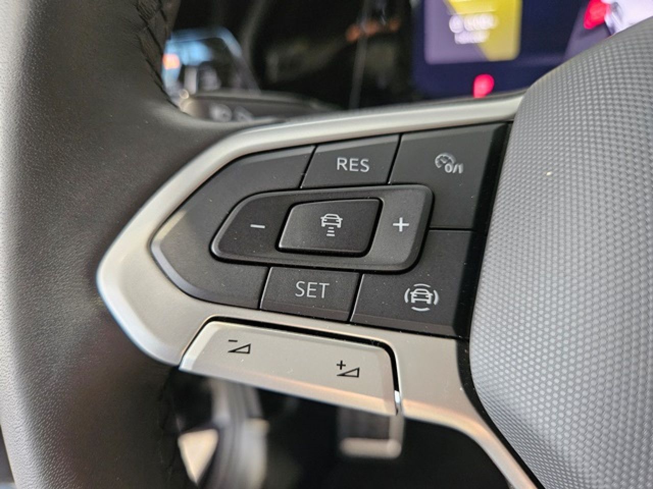 Volkswagen Golf 1.5 eTSI Move - Samsaru's Car Outlet