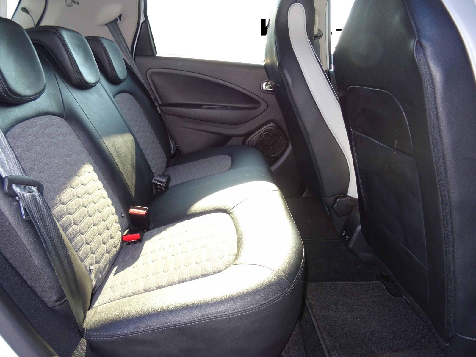 Renault Zoe Z.E. 50 Intens - Samsaru's Car Outlet