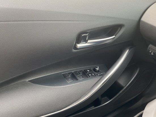 Toyota Corolla 1.8 Hybrid e-CVT Dynamic Plus - Samsaru's Car Outlet