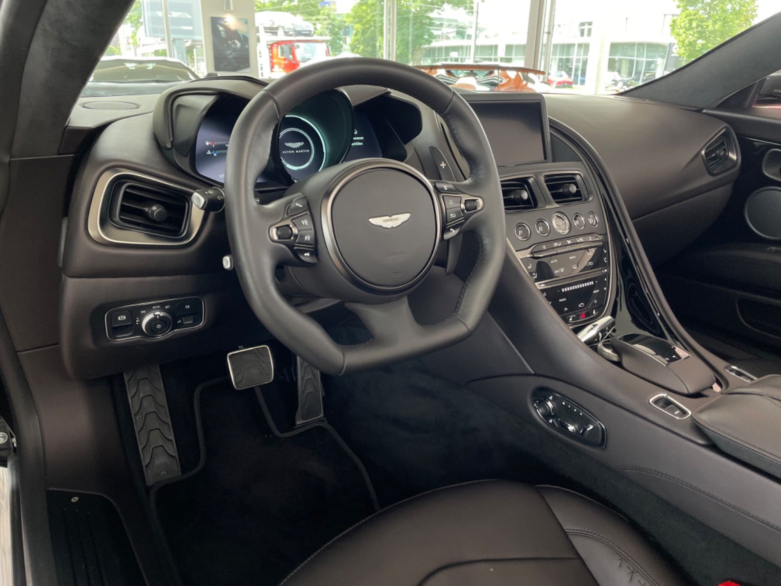 Aston Martin DBS V12 Superleggera Volante