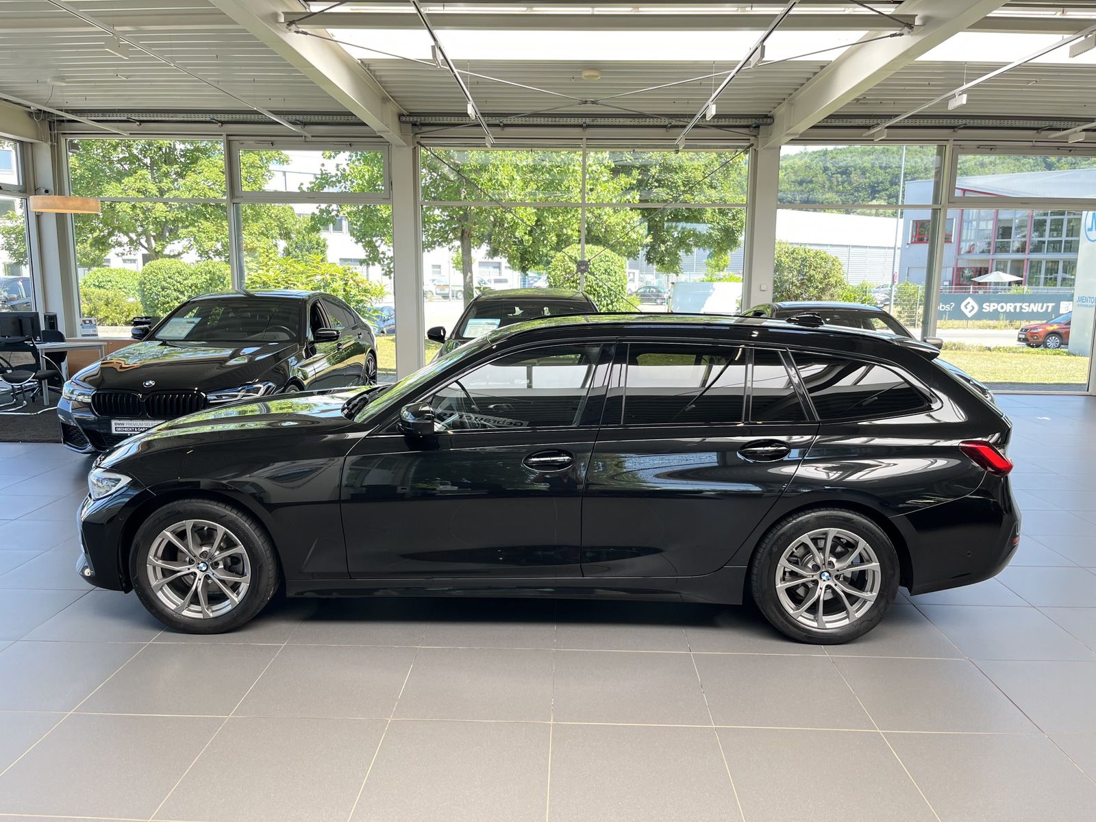 BMW 320i Touring Sport Line - Samsaru's Car Outlet