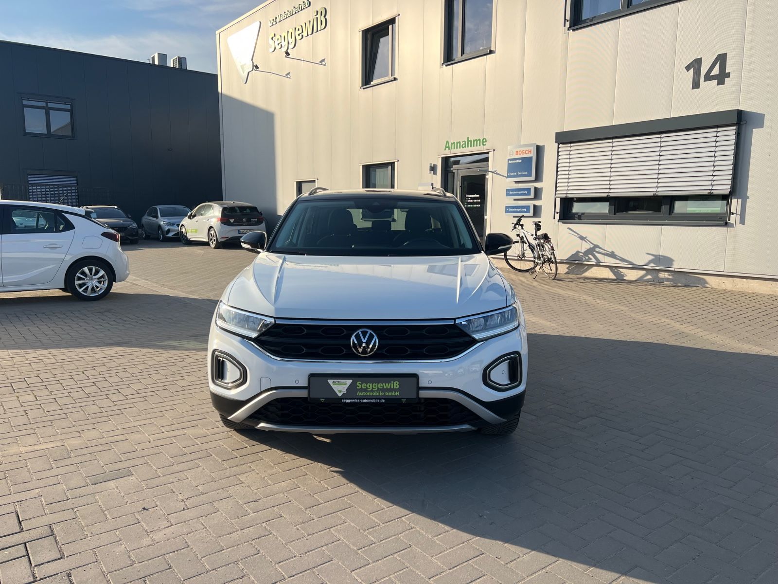 Volkswagen T-Roc 1.0 TSI Move - Samsaru's Car Outlet
