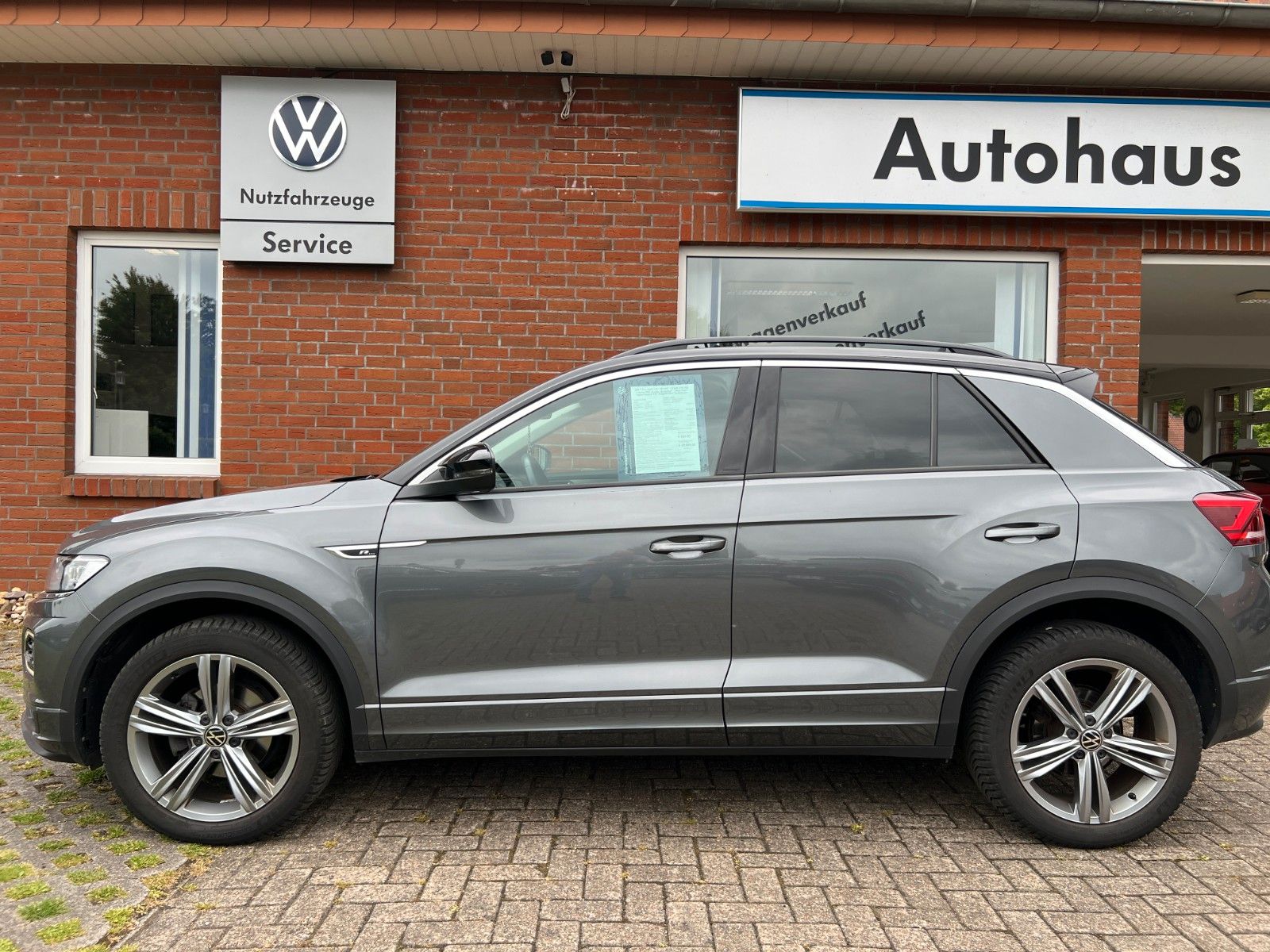 Volkswagen T-Roc Style 1.5TSi DSG R-Line - Samsaru's Car Outlet