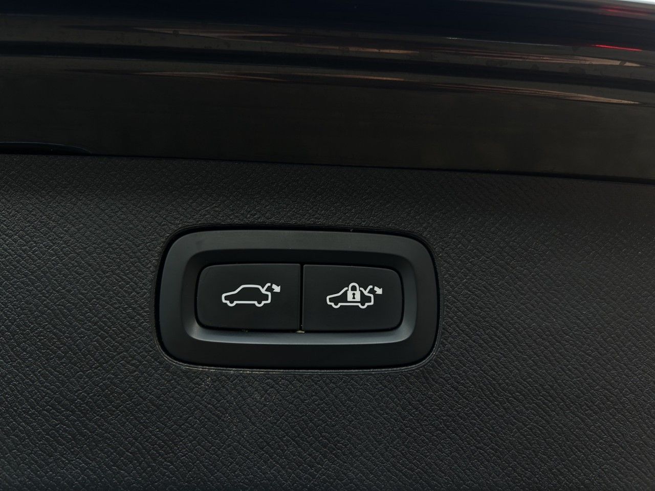 Volvo XC90 B5 Inscription AWD/7-Sitzer/Pano/AHK/Kamera