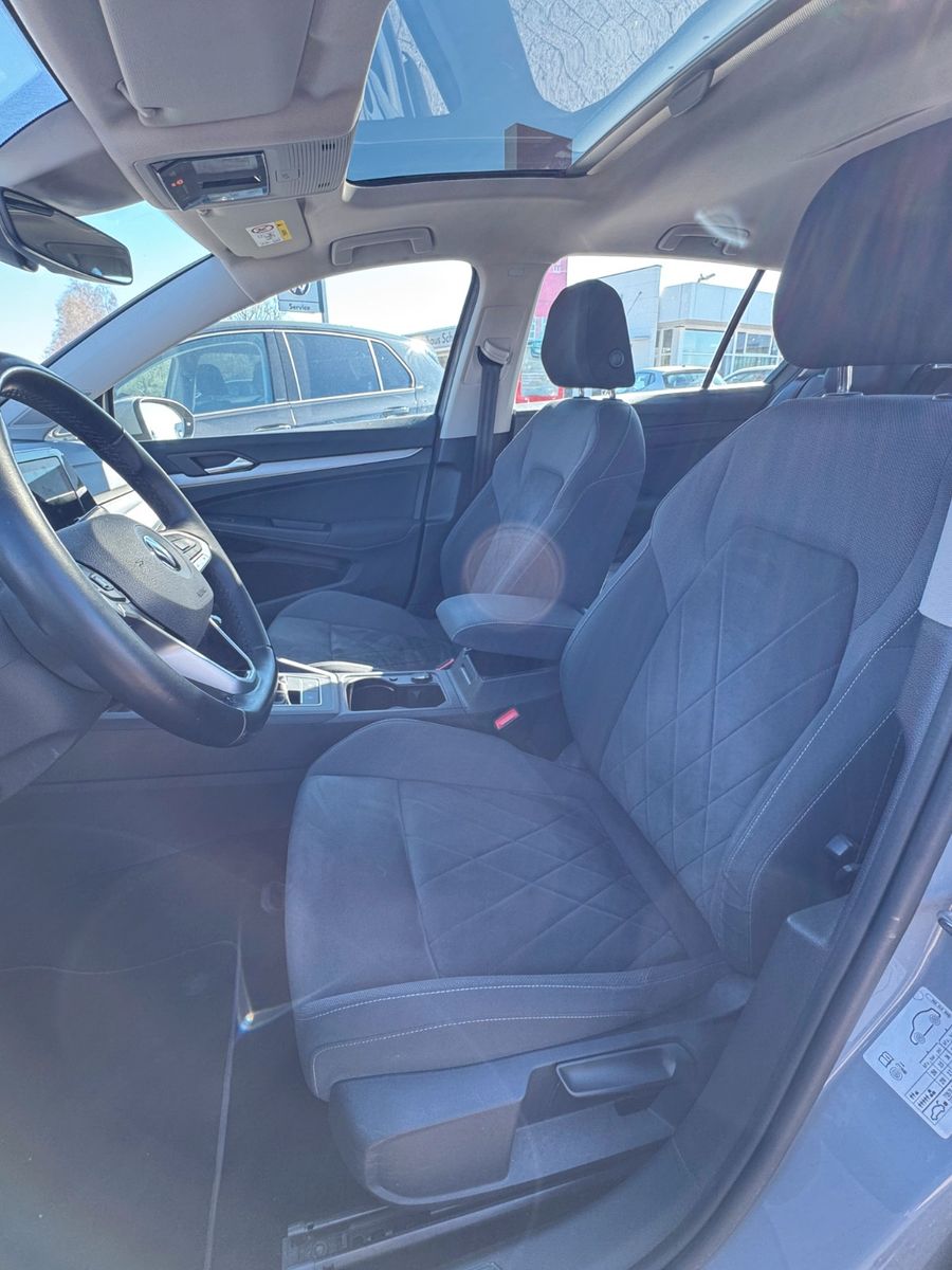 Volkswagen Golf 1.5 TSI Life - Samsaru's Car Outlet