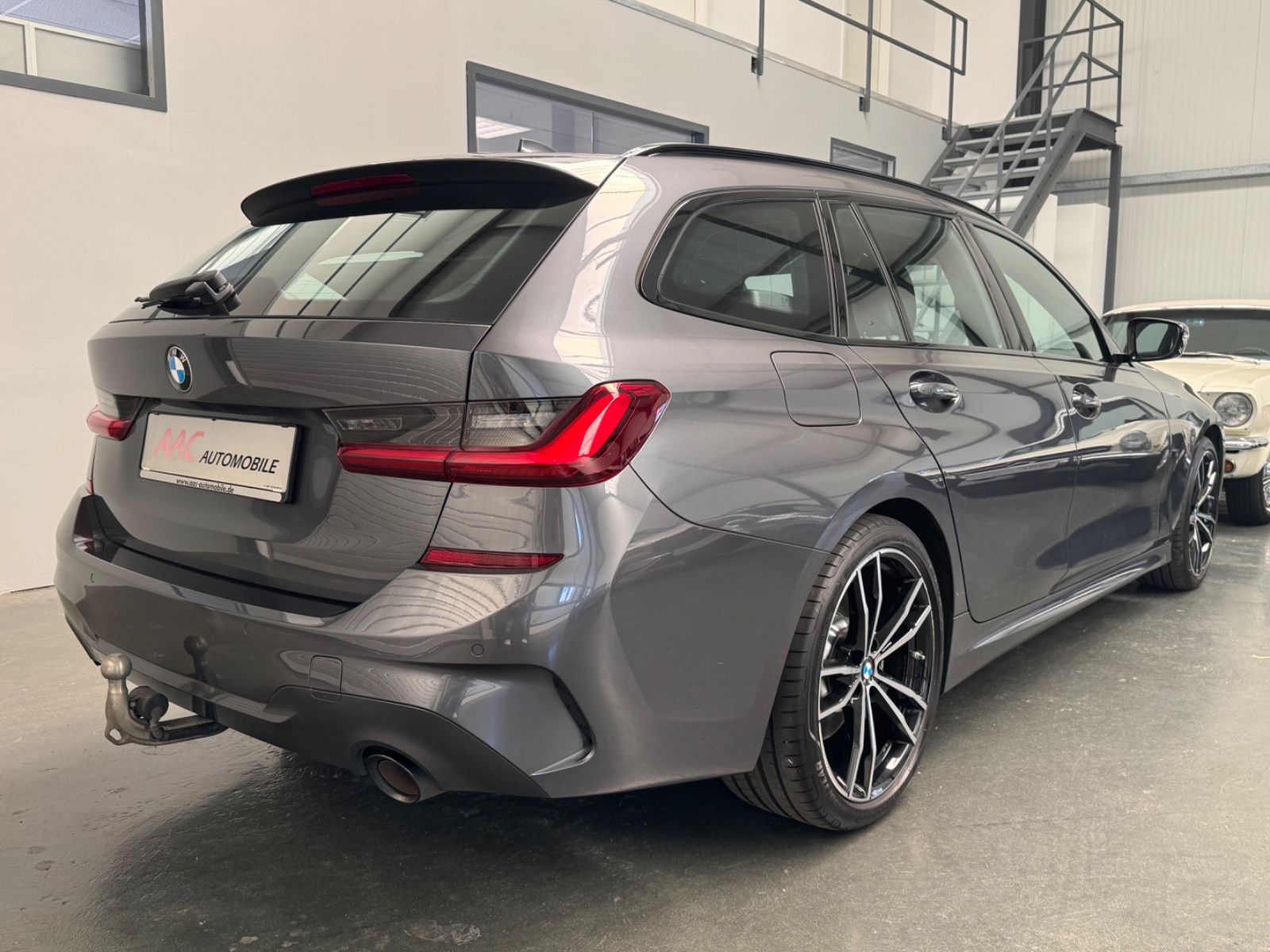 BMW 330 Touring i M Sport - Samsaru's Car Outlet