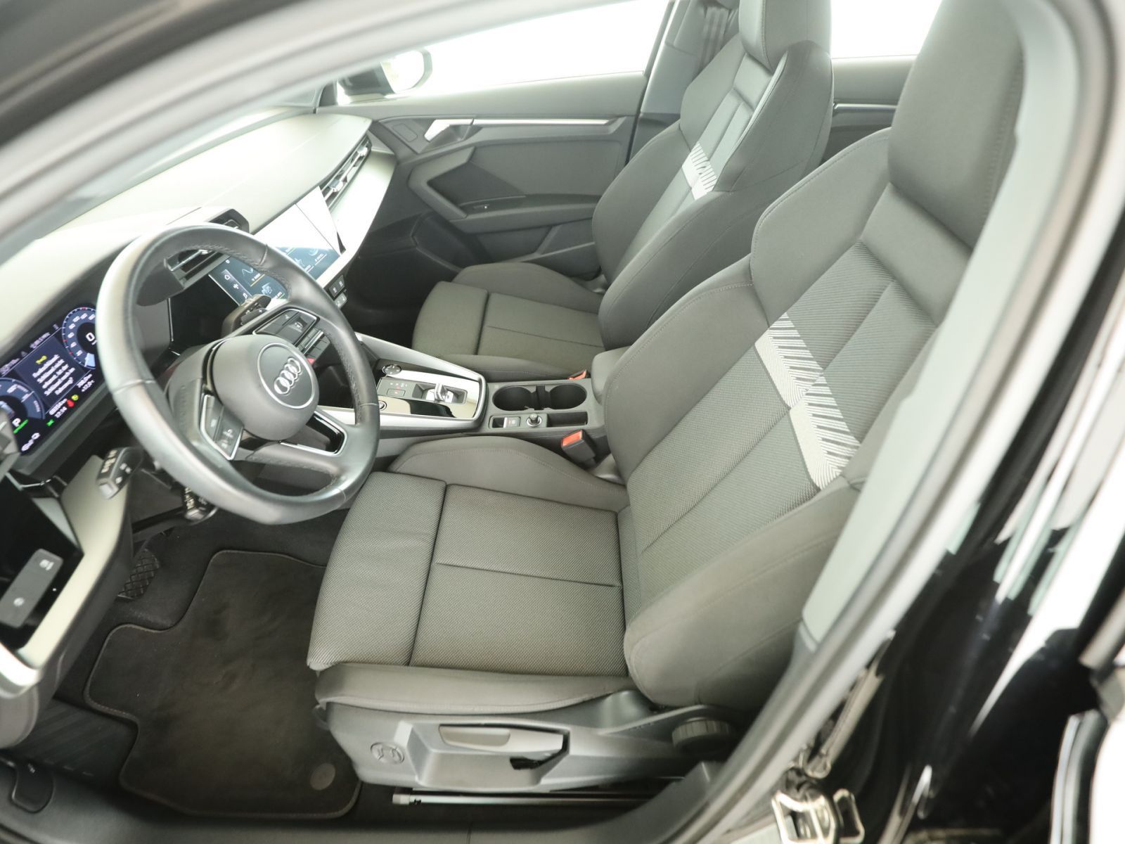 Audi A3 Sportback 40 TFSIe *HYBRID*AHK*LED*PDC*MMI-Pl