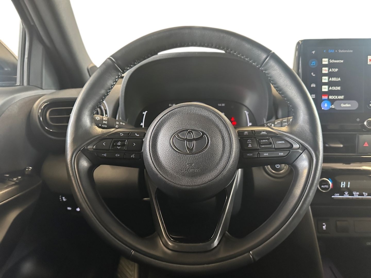 Toyota Yaris Cross Hybrid 1.5 Team Deutschland *CarPlay
