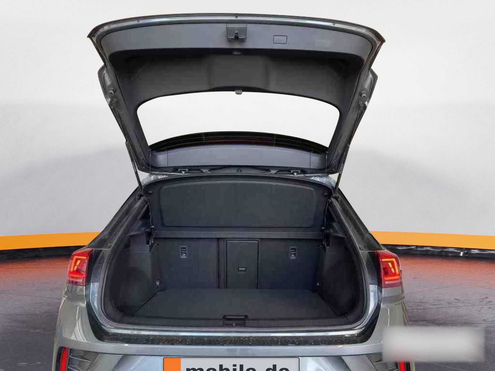 Volkswagen T-Roc 1.5 TSI R-Line - Samsaru's Car Outlet
