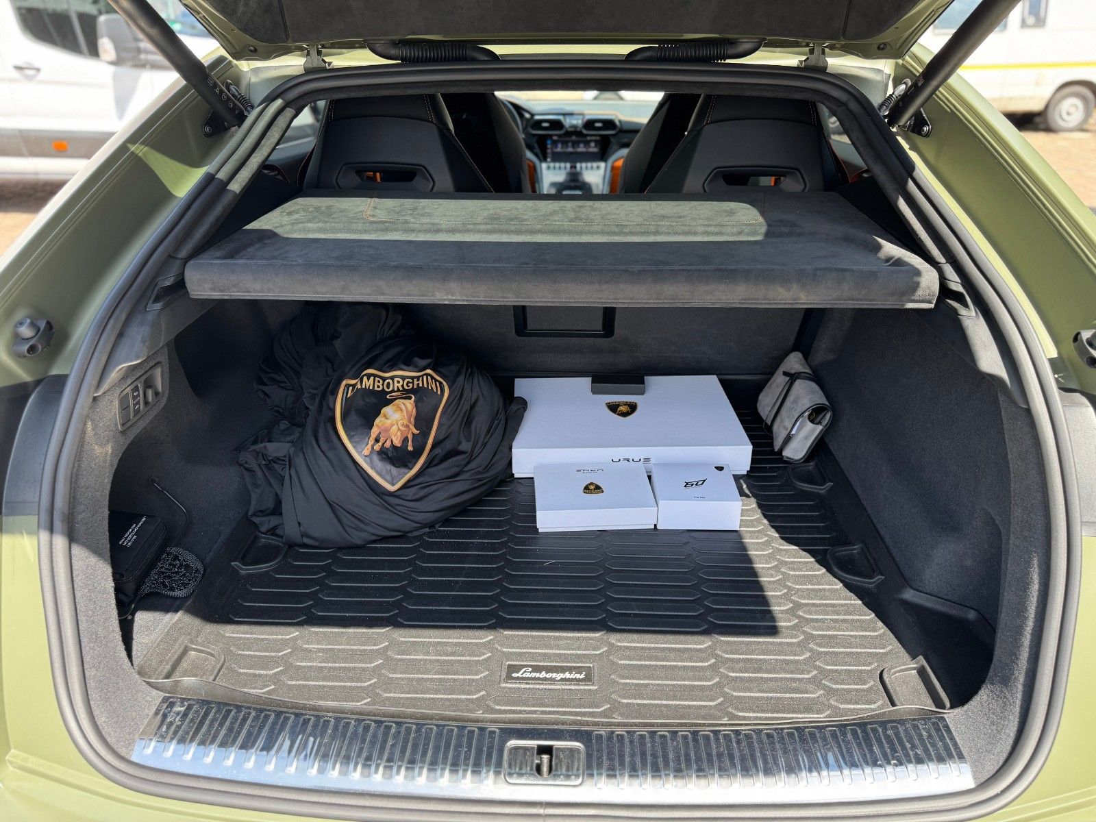 Lamborghini Urus 4.0 V8 S - Samsaru's Car Outlet