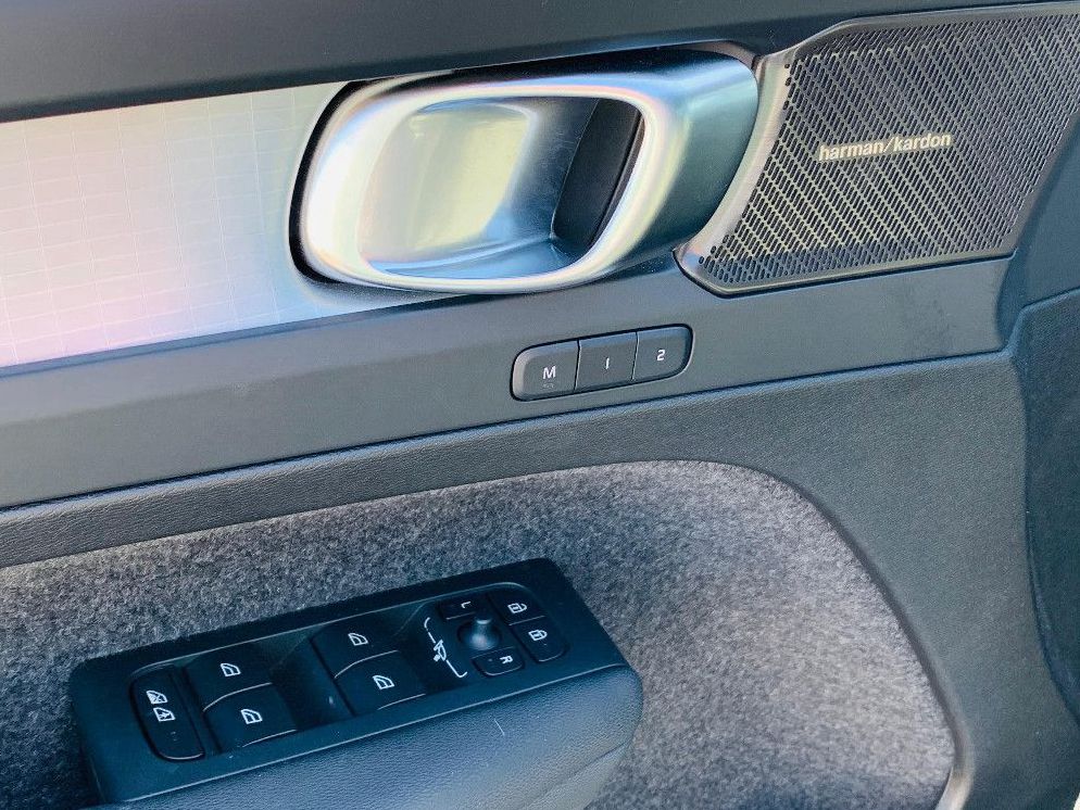 Volvo XC40 B4 B Pl. Dark - Samsaru's Car Outlet