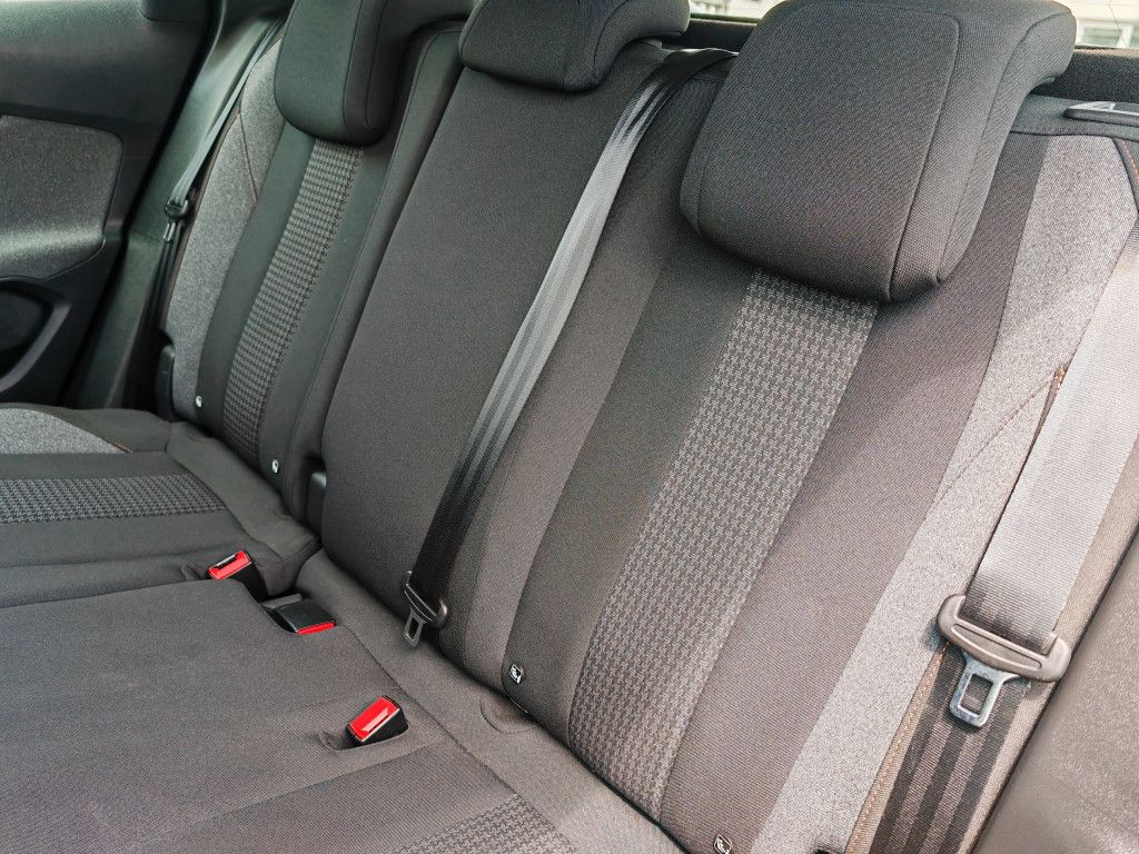 Peugeot 3008 PureTech 130 EAT8 - Samsaru's Car Outlet