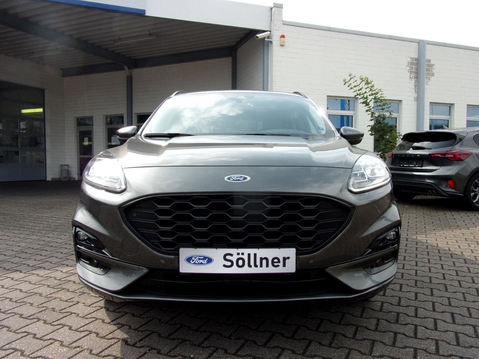 Ford Kuga Plug-In Hybrid ST-Line X - Samsaru's Car Outlet