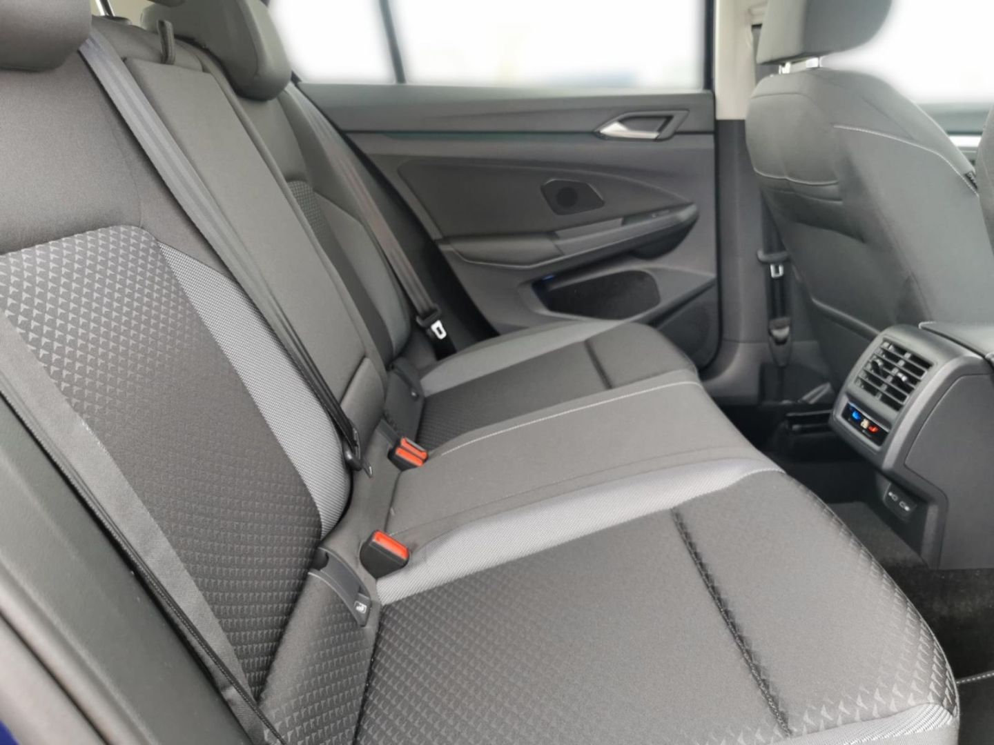 Volkswagen Golf 8 VIII Active 2.0 TDI - Samsaru's Car Outlet